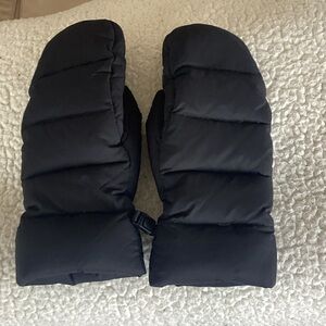 Aritzia Black Mittens
